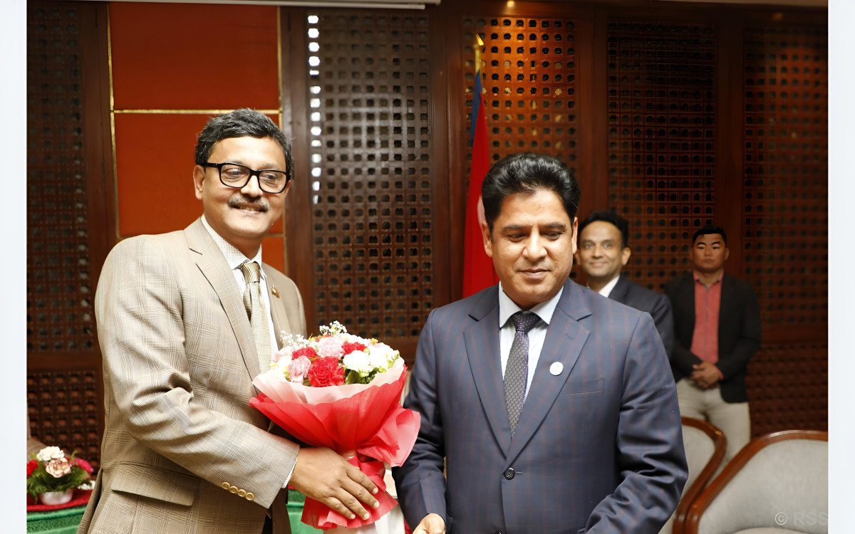 उद्योगमन्त्री भण्डारीसँग बङ्गलादेशका शिपिङ राज्यमन्त्रीको भेट