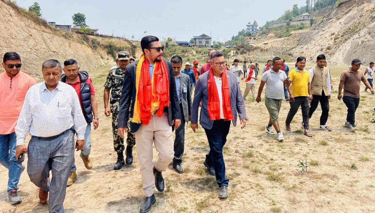 मन्त्री श्रेष्ठद्वारा धुलिखेलमा राष्ट्रिय हक्की खेल मैदानको निरीक्षण