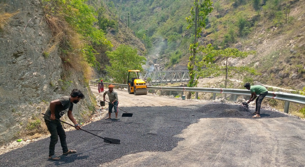 कलुवापुर–बेलौरी राजमार्गको  कालोपत्र गर्ने कार्य अझै अगाडि बढेन