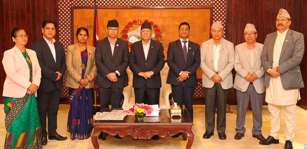 सामुहिक राजीनामा दिएर सरकारबाट बाहिरिए एमालेका मन्त्री