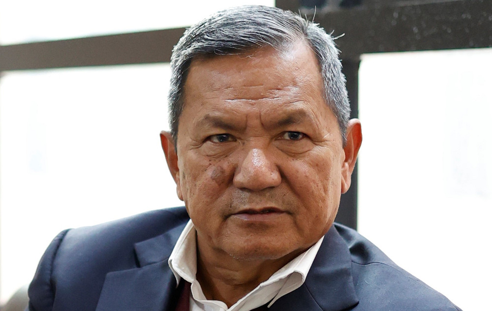 सञ्चारमन्त्री गुरुङको ‘जिब्रो थुत्नुपर्ने’ अभिव्यक्ति महँगो पर्दै, माफीसहित कारबाहीको माग