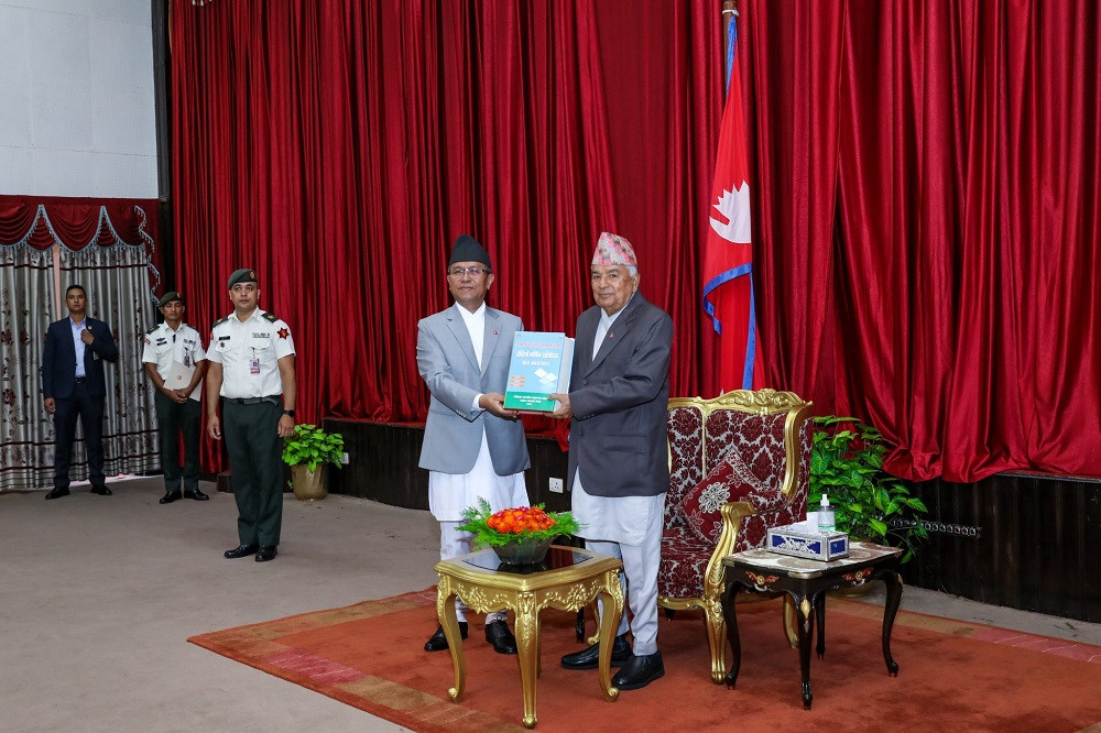 अख्तियारले बुझायो राष्ट्रपति पौडेललाई बार्षिक प्रतिवेदन