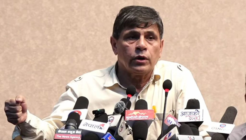 नेतृत्व हस्तान्तरणमा एमालेभित्रको विरोधाभासप्रति भुसालको कटाक्ष