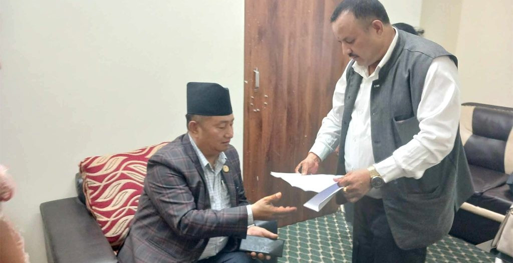 बागमती प्रदेश सरकारमा संकट: मन्त्री खड्कासहित २२ सांसदद्वारा मुख्यमन्त्री लामाविरुद्ध अविश्वास