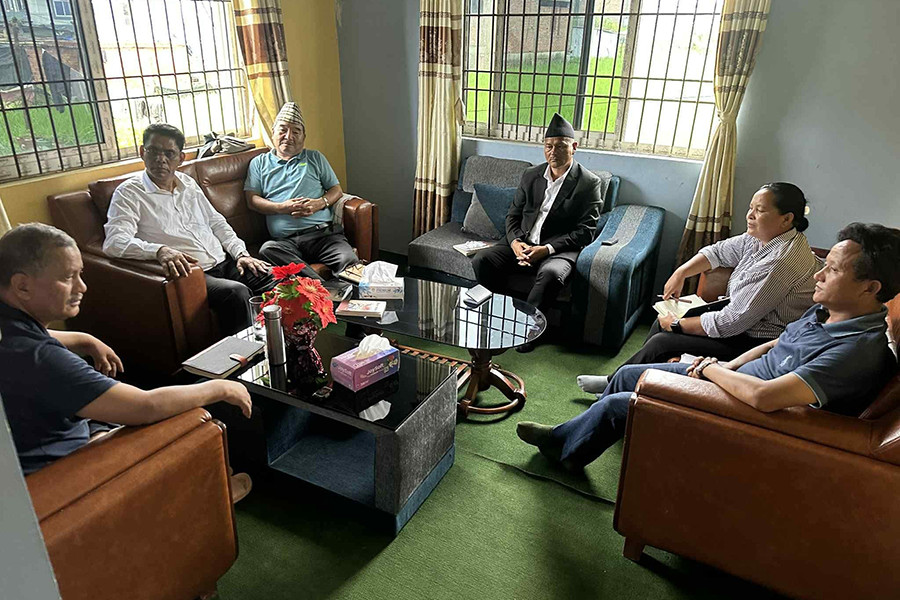 विप्लव नेतृत्वको नेकपाको निर्णय : माओवादी केन्द्रसँग तत्काल एकता असम्भव, आफ्नै नेतृत्वमा माओवादी धार समेट्ने तयारी