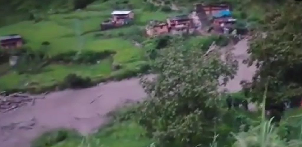 बाजुराको विछ्यामा आकस्मिक बाढी, विद्यालय र वडा कार्यालयमा क्षति