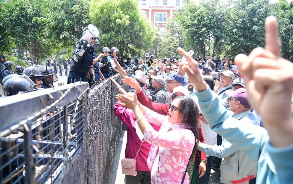 विद्यालय बन्द नगर्न अभिभावक संघको चेतावनी