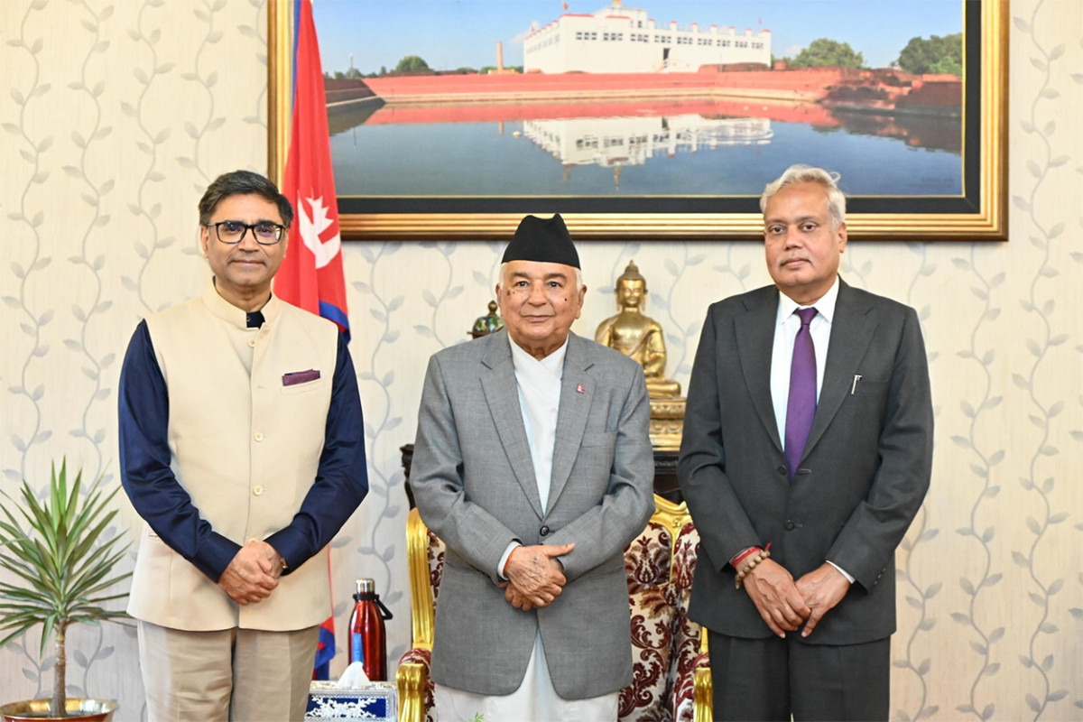 rastrapati-and-Indian-secretary-bikram-mishree-meeting2.jpg
