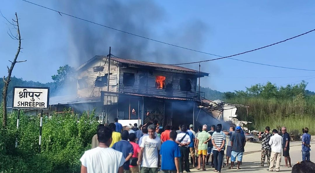 मकवानपुरको गरगरेमा भीषण आगलागी, करिब दुई करोड रूपियाँको क्षति