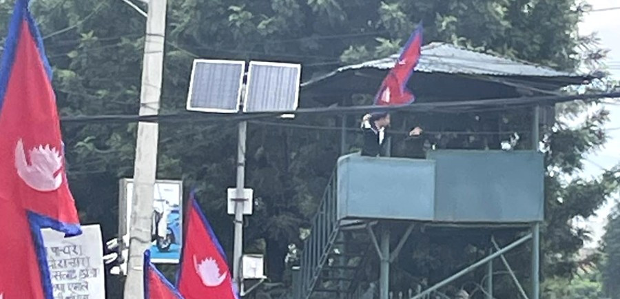 "संसद् भवनको सुरक्षा पोष्टसम्म पुगे जेनजी प्रदर्शनकारी, कर्फ्यू जारी"