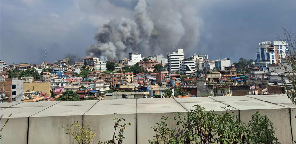 बानेश्वर संसद् भवनमा आगजनी, प्रदर्शनकारीले सिंहदरबारपछि अर्को आक्रमण