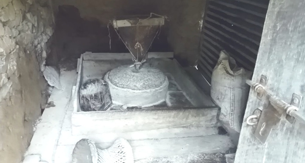 परम्परागत पानीघट्टाको प्रचलन बिस्तारै लोपोन्मुख